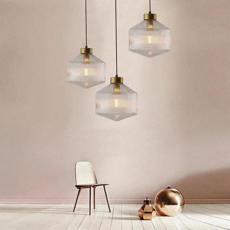 Moderne Hängelampe aus Glas und Metall, Schicke Atmosphäre – Racow