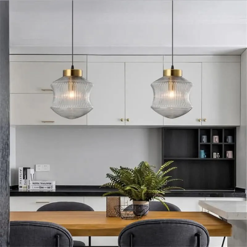 Moderne Hängelampe aus Glas und Metall, Schicke Atmosphäre – Racow