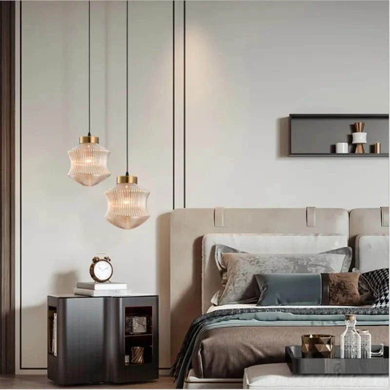 Moderne Hängelampe aus Glas und Metall, Schicke Atmosphäre – Racow