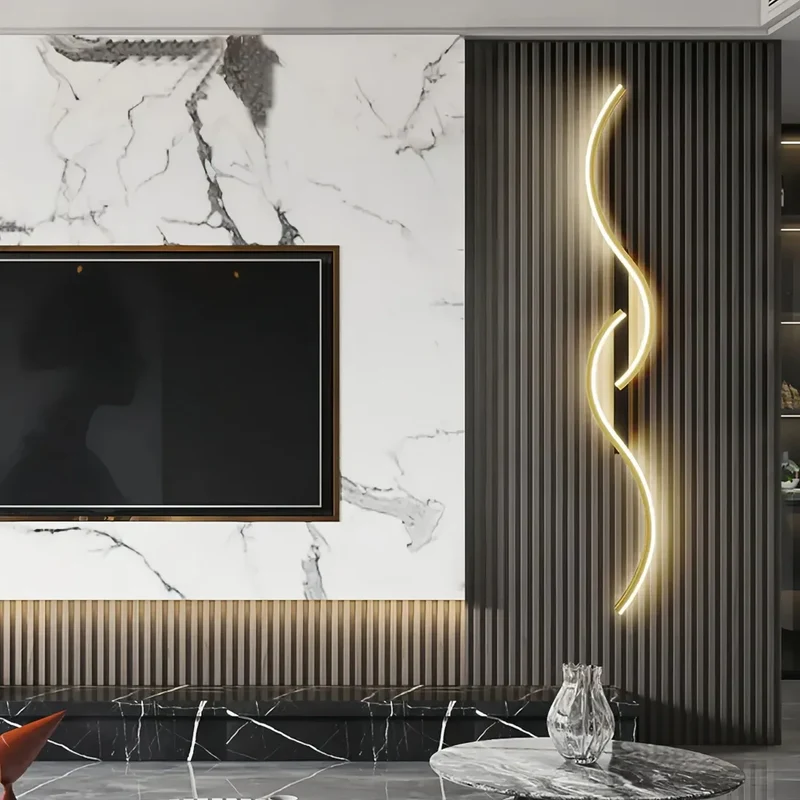 Moderne LED-Wandleuchte im geschwungenen Design, dimmbar