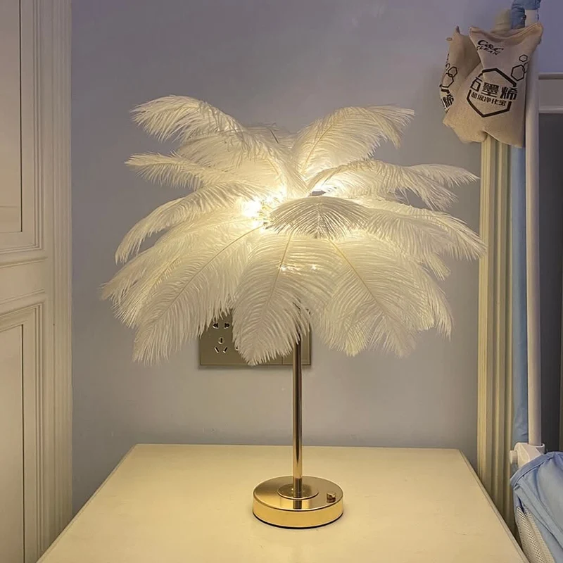 Wiederaufladbare dekorative Tischlampe mit Federn – Spolverino