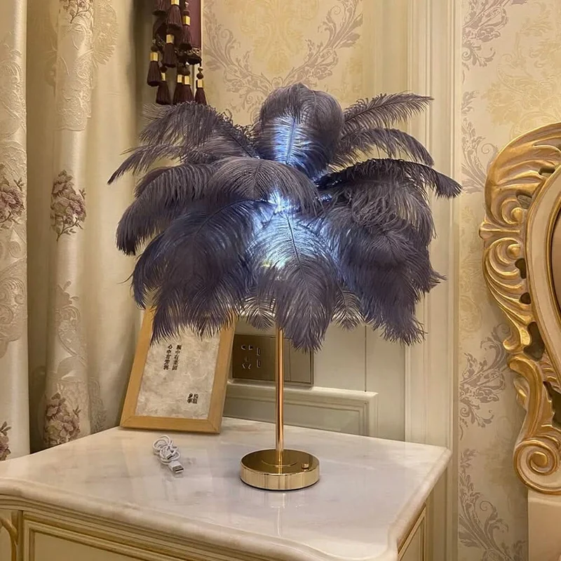 Wiederaufladbare dekorative Tischlampe mit Federn – Spolverino