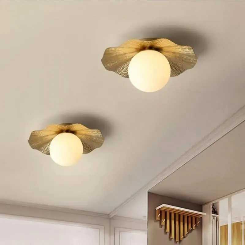 Elegante Deckenleuchte in Gold mit warmem Licht – Élégo
