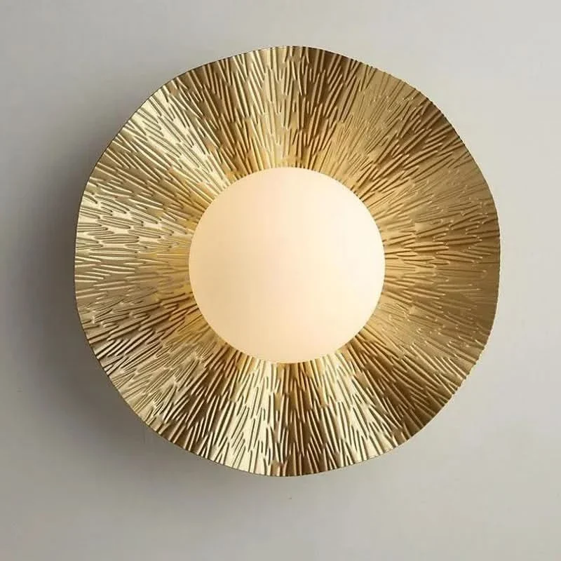 Elegante Deckenleuchte in Gold mit warmem Licht – Élégo