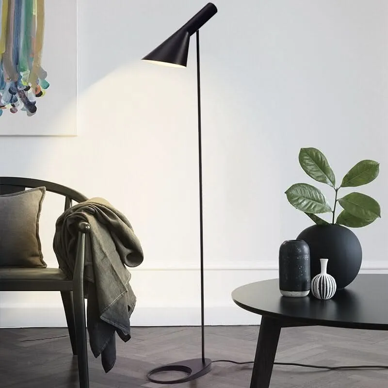 Minimalistische Stehlampe mit totaler Vielseitigkeit – Moderna