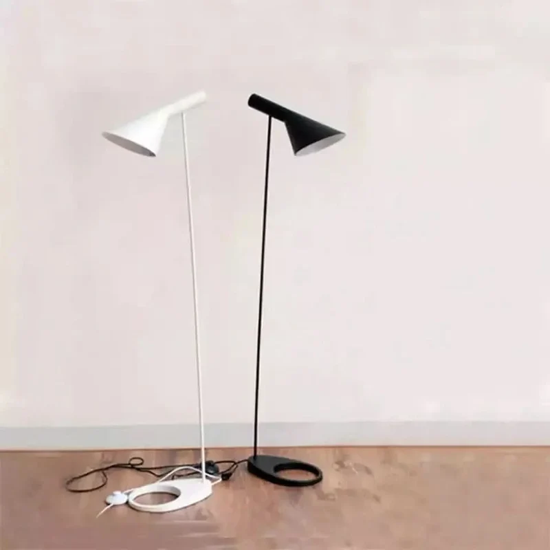 Minimalistische Stehlampe mit totaler Vielseitigkeit – Moderna