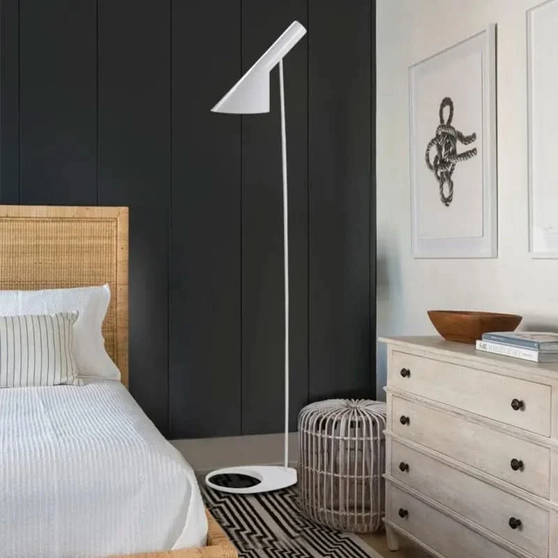 Minimalistische Stehlampe mit totaler Vielseitigkeit – Moderna