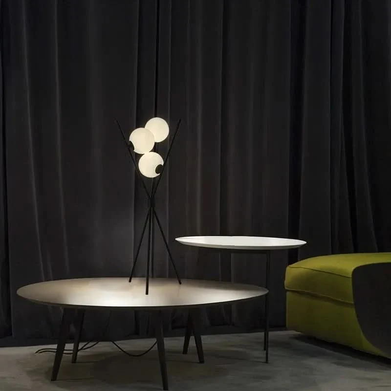 Vielseitige Stehlampe mit transparenten Glaskugeln – Vera