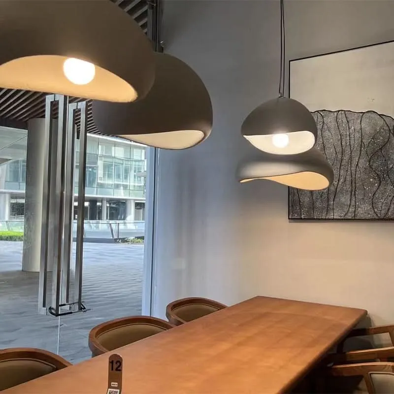 Nordische Design-Pendelleuchte in Weiß für entspannende Atmosphäre – Pura
