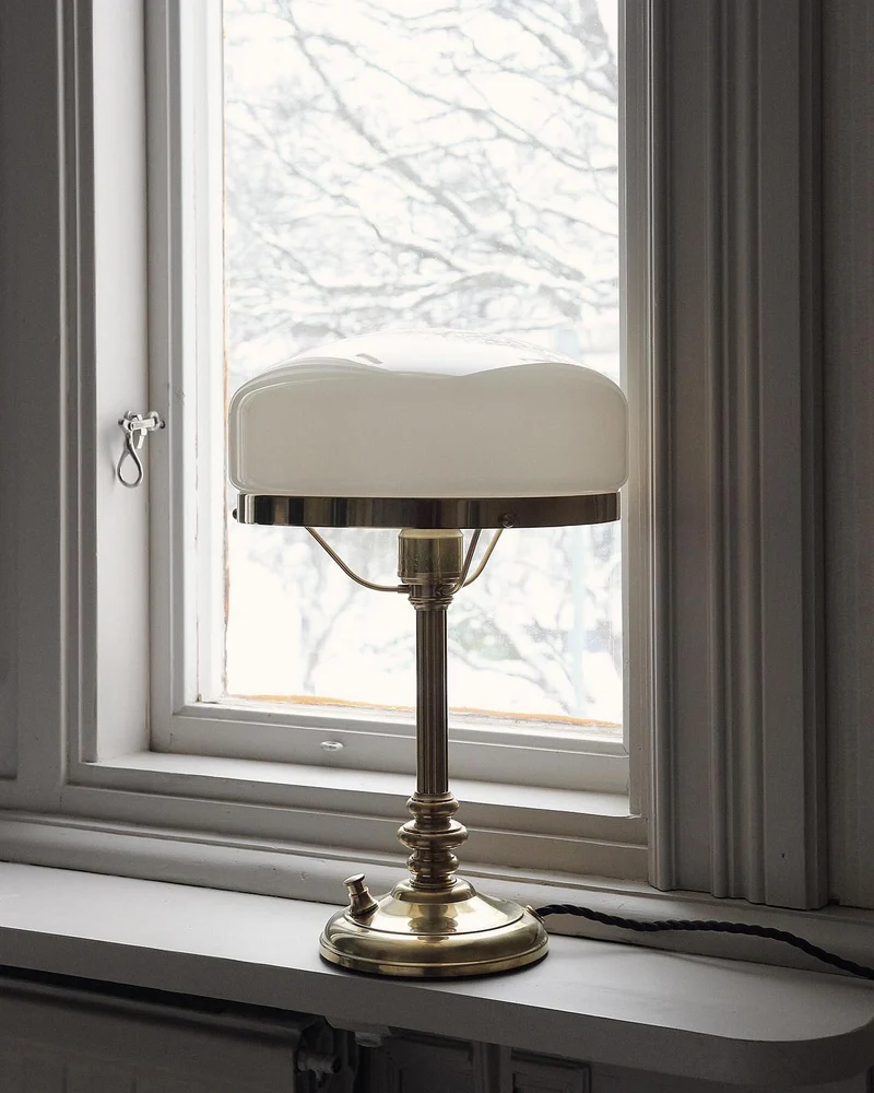 Bordslampa - Karlfeldt mässing, vit skärm
