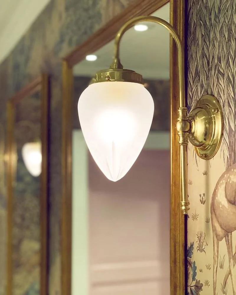 Badrumslampa - Blomberg 80 mässing, slipat mattglas droppe