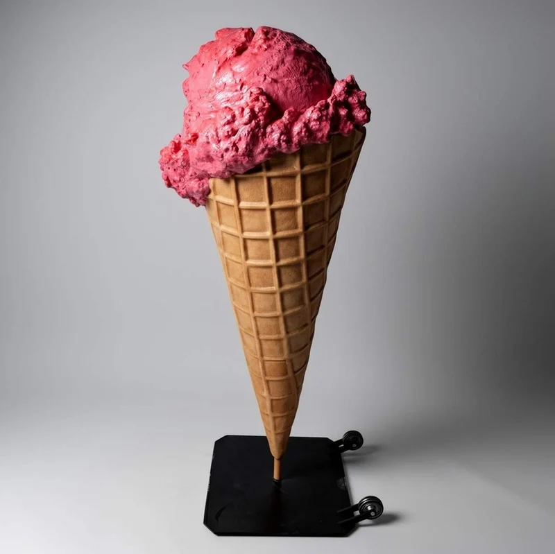 Casa Padrino XXL Deko Eis im Hörnchen mit Ständer Pink / Braun / Schwarz H. 140 cm - Eisdielen Dekoration