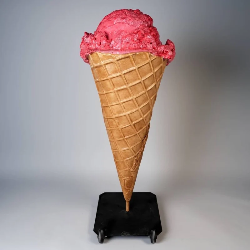 Casa Padrino XXL Deko Eis im Hörnchen mit Ständer Pink / Braun / Schwarz H. 140 cm - Eisdielen Dekoration