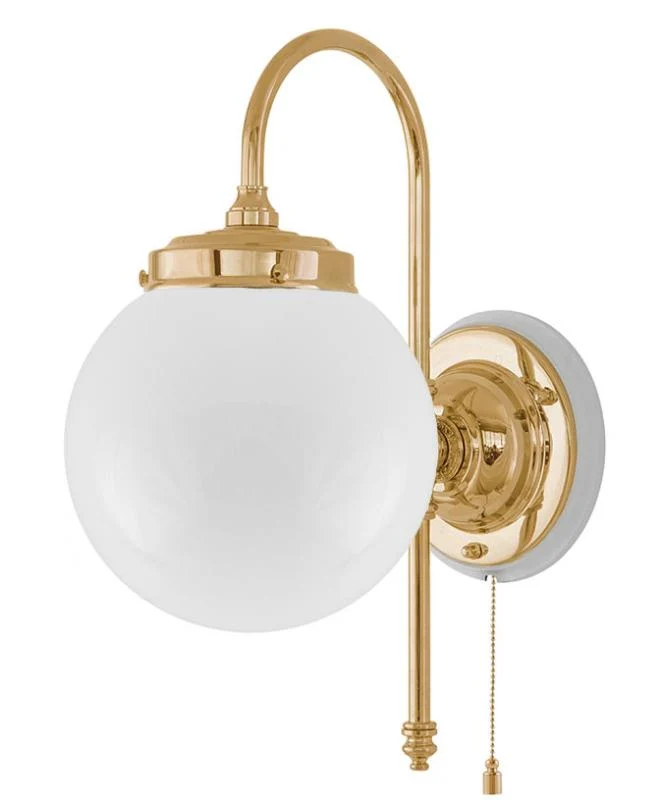 Vägglampa - Blomberg 80 mässing, klot opalvit