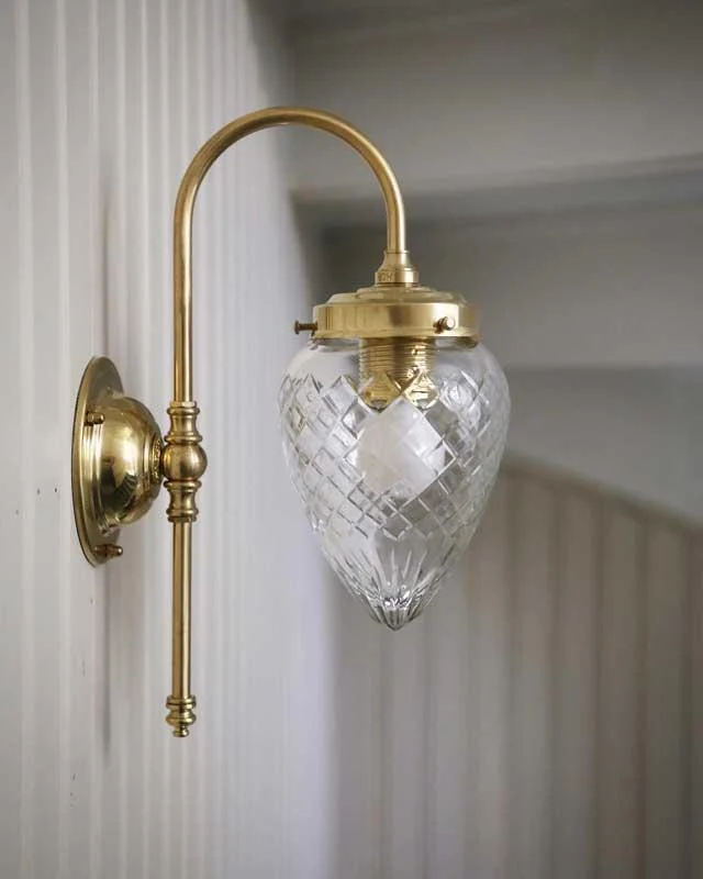 Vägglampa - Blomberg 80 mässing, droppe klarglas