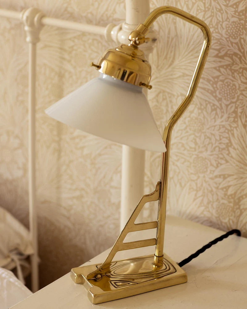 Bordslampa mässing - Modell 1900 med vit skärm
