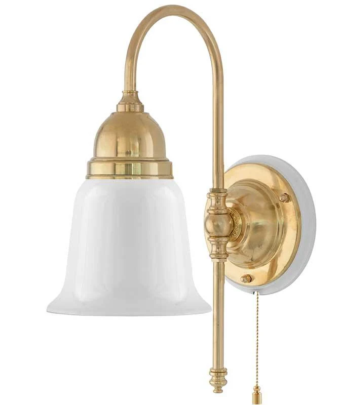 Vägglampa - Ahlström mässing, opalvit klocka