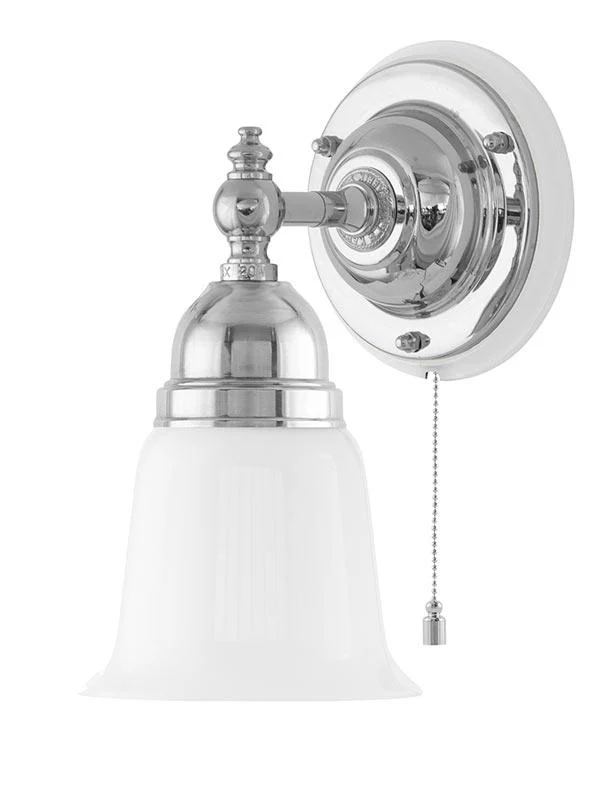 Vägglampa - Adelborg nickel, opalvit klocka