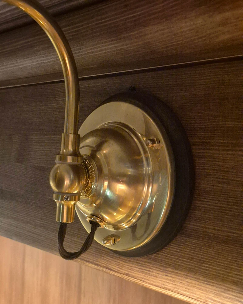 Vägglampa - Gripenberg mässingsskärm, brun