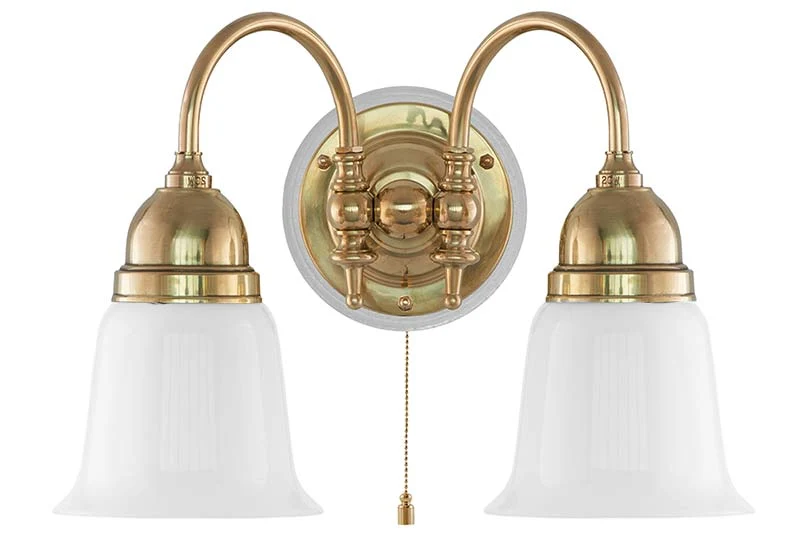 Vägglampa - Stackelberg mässing, opalvit klocka