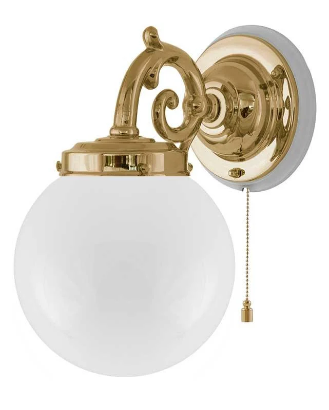 Vägglampa - Topelius mässing, opalvit klot