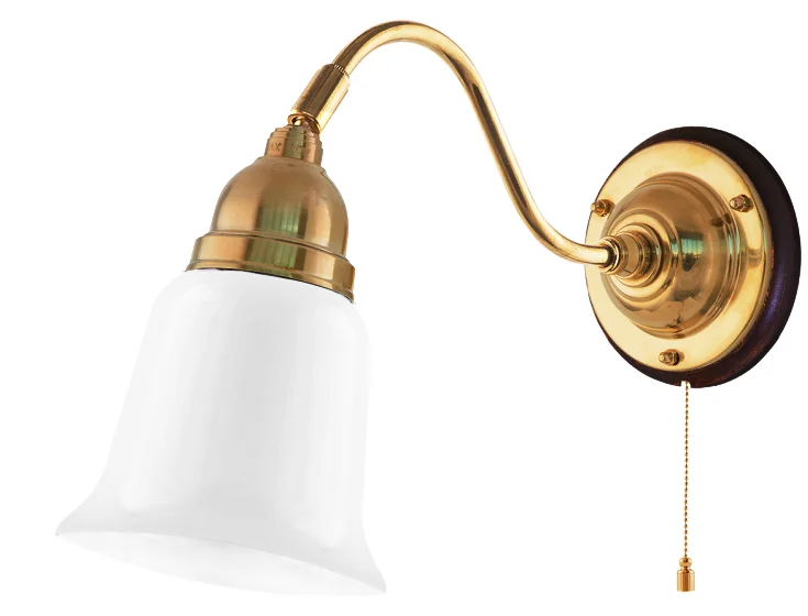 Vägglampa - Runeberg mässing, opalvit klocka