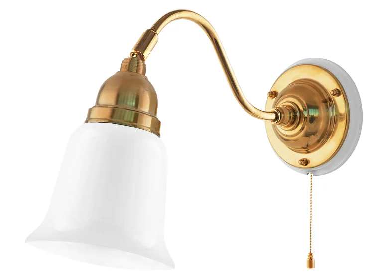Vägglampa - Runeberg mässing, opalvit klocka