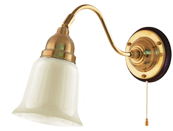 Vägglampa - Runeberg mässing, benvit klocka