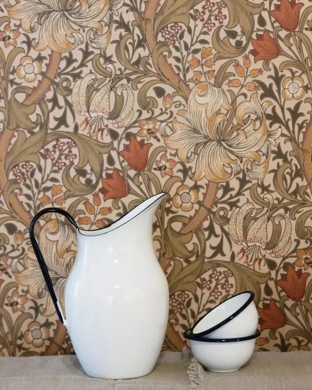 William Morris & Co. Tapet - Golden Lily Biscuit/Brick