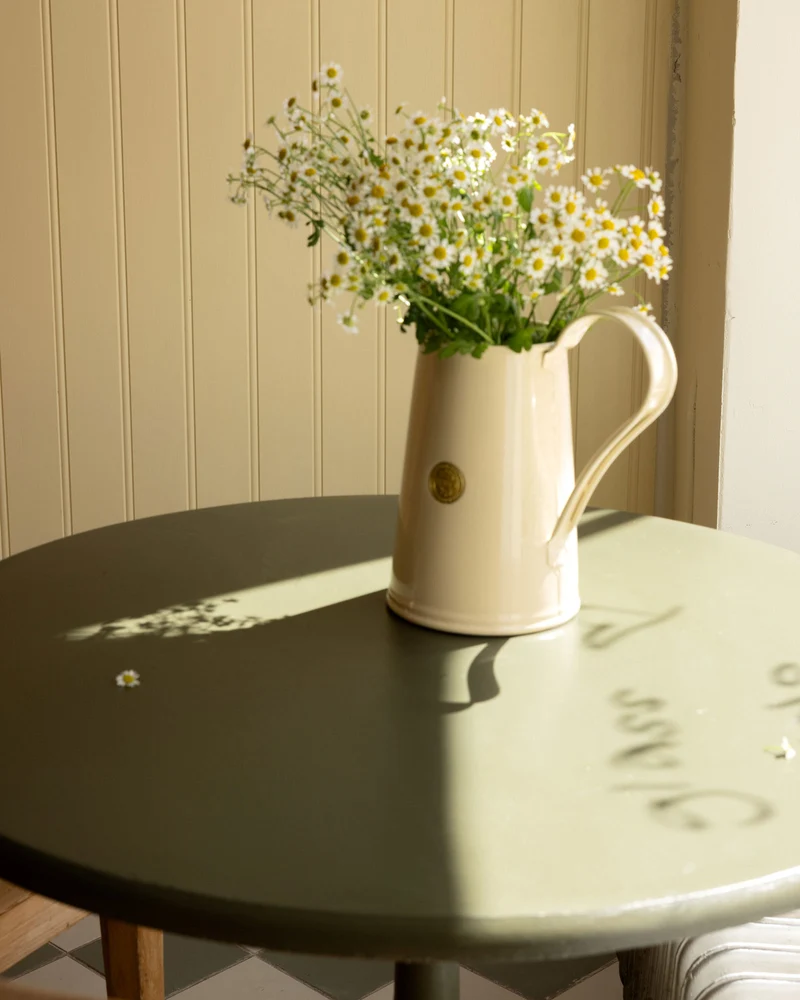 Kanna 1,8 L - Blomvas gräddvit