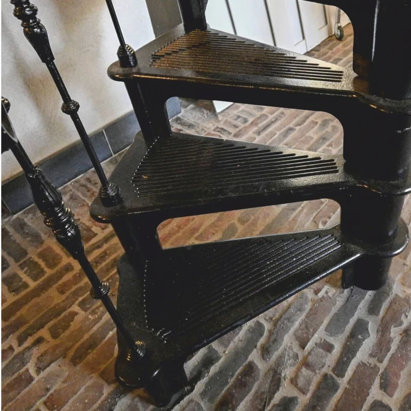 Casa Padrino Gusseisen Wendeltreppe mit Geländer linke Seite Schwarz H. 300 cm - Rustikale Spiraltreppe