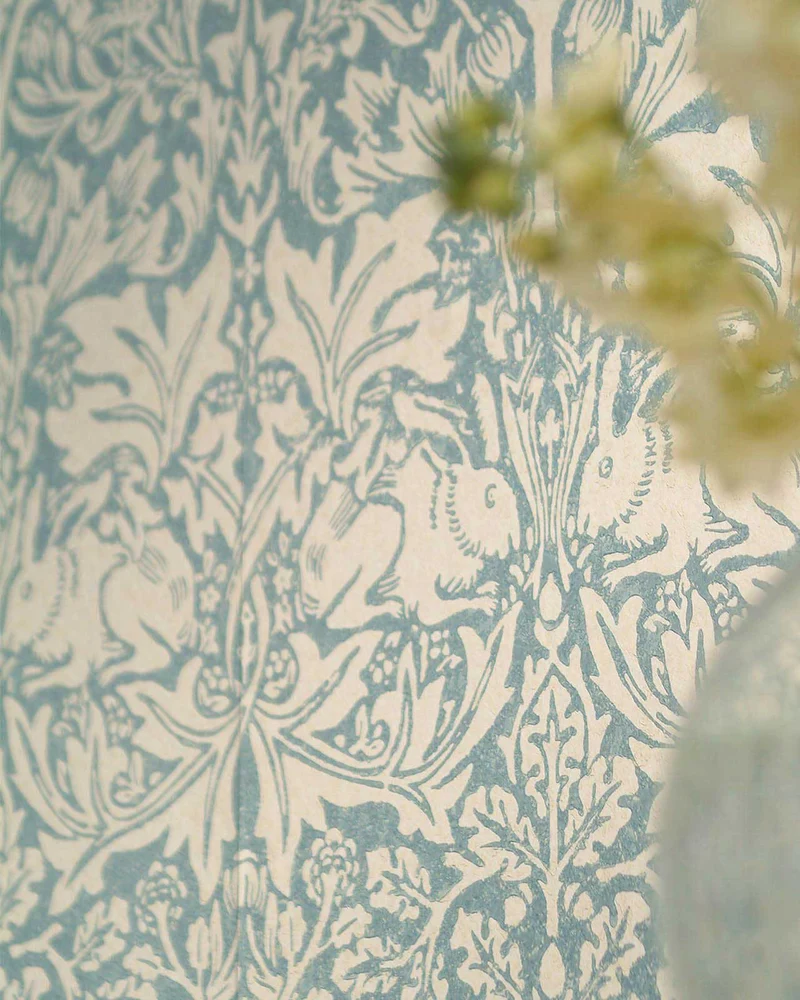 William Morris & Co. Tapet - Brer Rabbit Indigo/Vellum