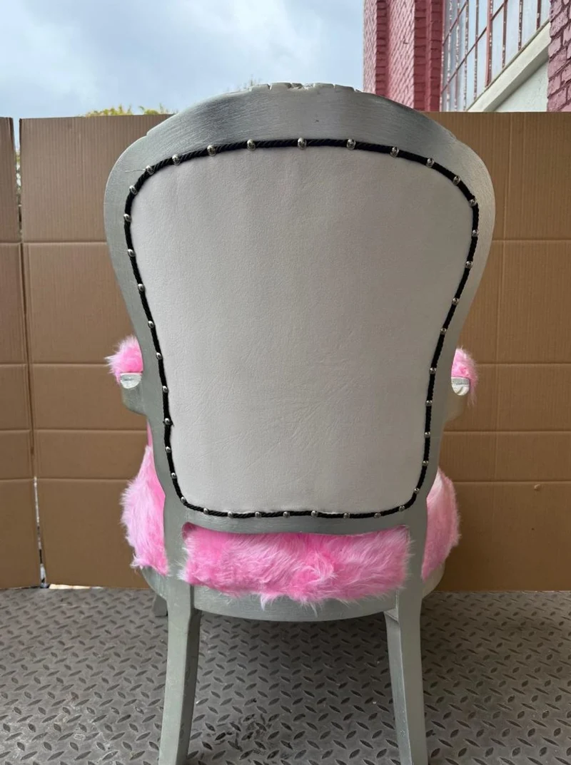 Casa Padrino Luxus Barock Salon Stuhl mit Armlehnen in Rosa und Silber - Massives Buchenholz, 63 x 67 x 95,5 cm