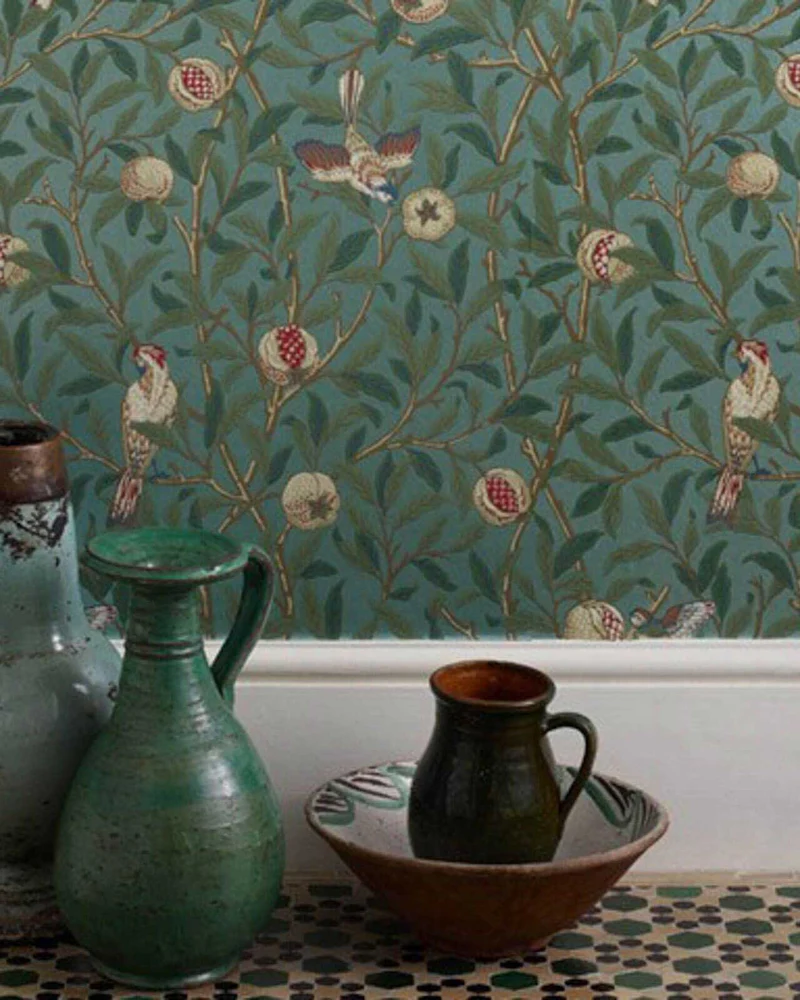 William Morris & Co. Tapet - Bird & Pomegranate Bayleaf/Cream