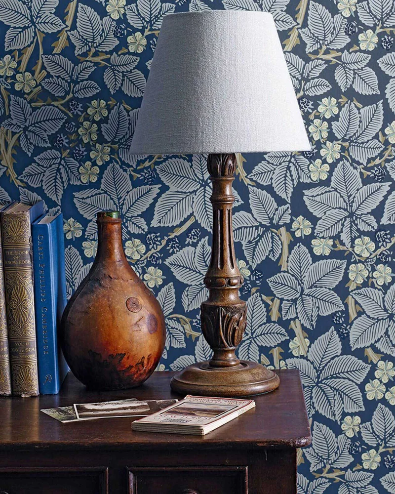 William Morris & Co. Tapet - Bramble Indigo