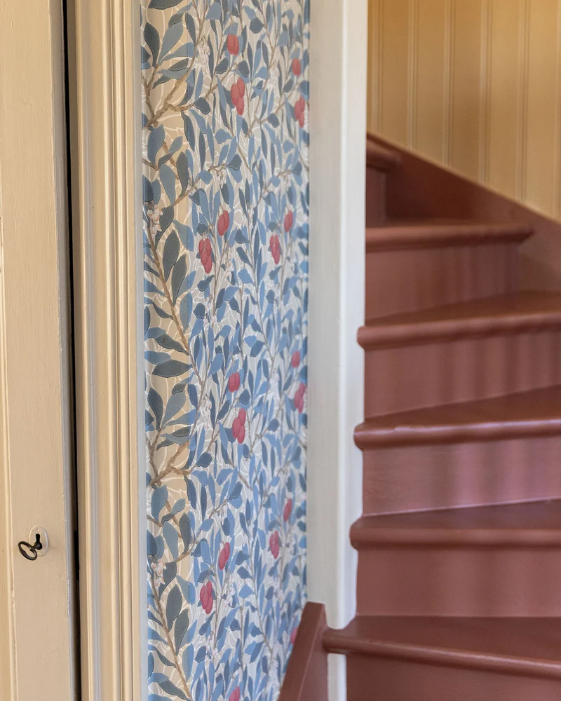 William Morris & Co. Tapet - Arbutus Woad/Russet