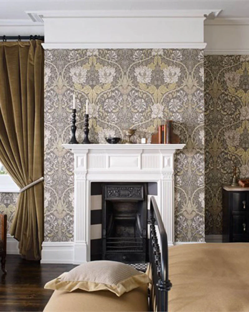 William Morris & Co. Tapet - Honeysuckle & Tulip Charcoal/Gold