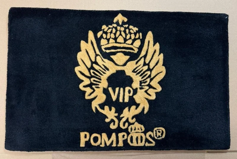 Casa Padrino Luxus Fußmatte VIP Krone von Harald Glööckler in Schwarz / Gold 80 x 50 cm