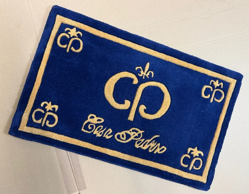 Casa Padrino Designer Fußmatte im eleganten Design in Blau und Gold 80 x 50 cm