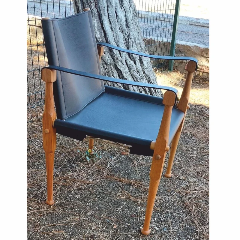 Casa Padrino Luxus Leder Regisseur Stuhl mit Armlehnen Schwarz / Naturfarben - Echtleder Möbel