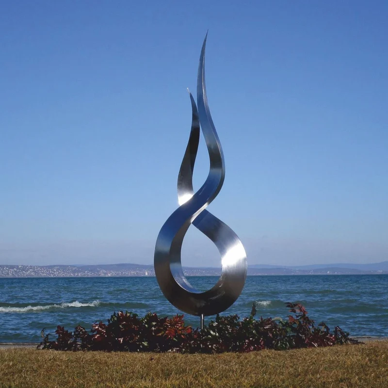 Casa Padrino Luxus Edelstahl Garten Deko Skulptur Flamme Silber H. 210 cm