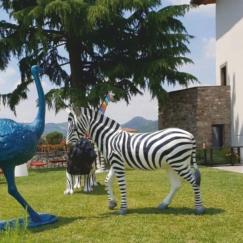 Casa Padrino XXL Deko Skulptur Zebra Weiß / Schwarz 180 cm - Lebensgroße Garten Figur