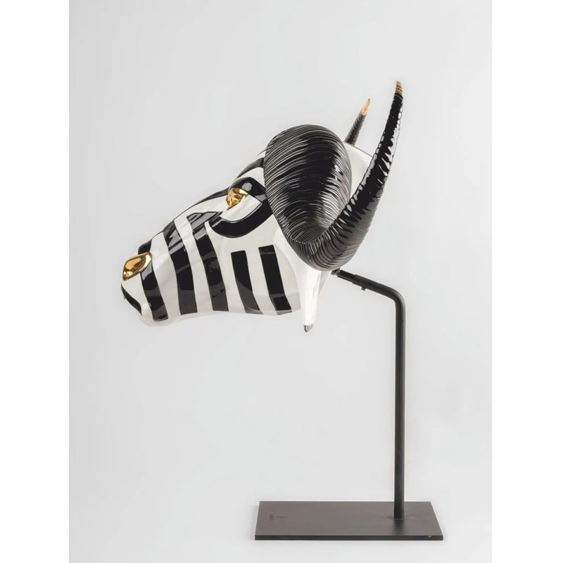 Casa Padrino Luxus Porzellan Deko Maske Büffel Weiß / Schwarz / Gold 67 x 22 x H. 36 cm