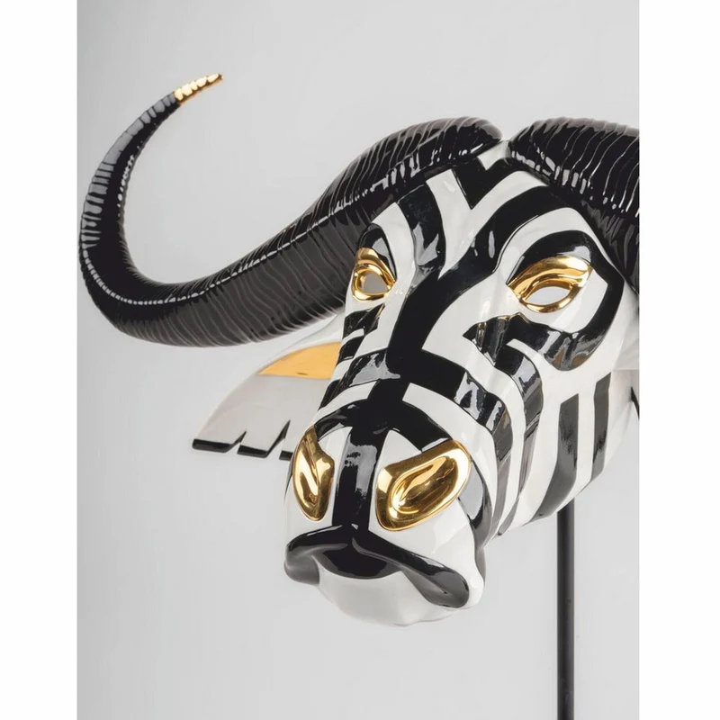 Casa Padrino Luxus Porzellan Deko Maske Büffel Weiß / Schwarz / Gold 67 x 22 x H. 36 cm