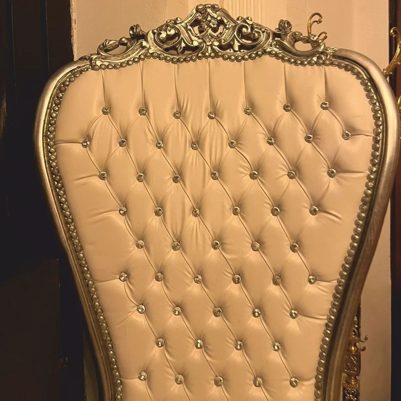 Casa Padrino Barock Thron Sessel mit Kunstleder und Glitzersteinen Weiß / Silber - Barock Möbel
