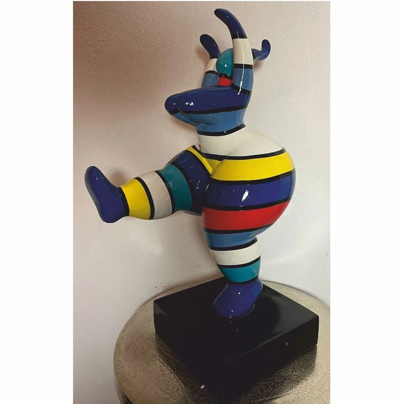Casa Padrino Deko Figur Frau beim Sport Bunt mit Streifen H. 48 cm - Ausstellungsstück