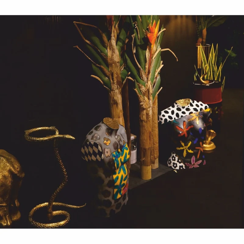 Casa Padrino Luxus Kunstharz Beistelltisch mit Glasplatte Schlange Gold Ø 46 x H. 59 cm