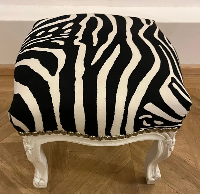 Casa Padrino Barock Fußhocker mit Zebra Design Schwarz / Weiß - Barockstil Hocker - Barock Möbel