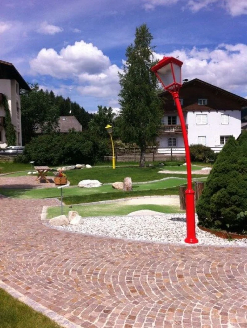 Casa Padrino Jugendstil Gartenlaterne Rot H. 353,5 cm - Außenbeleuchtung