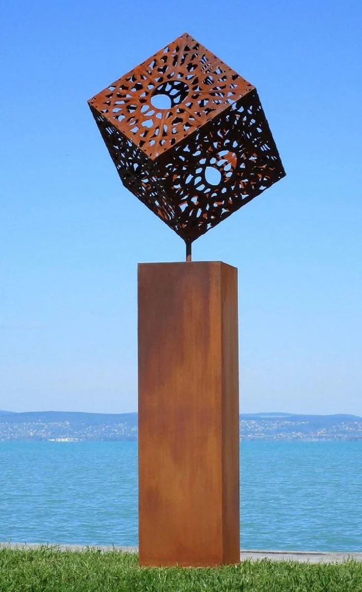 Casa Padrino XXL Garten Deko Metall Skulptur Würfel auf Säule Rost H. 216 cm